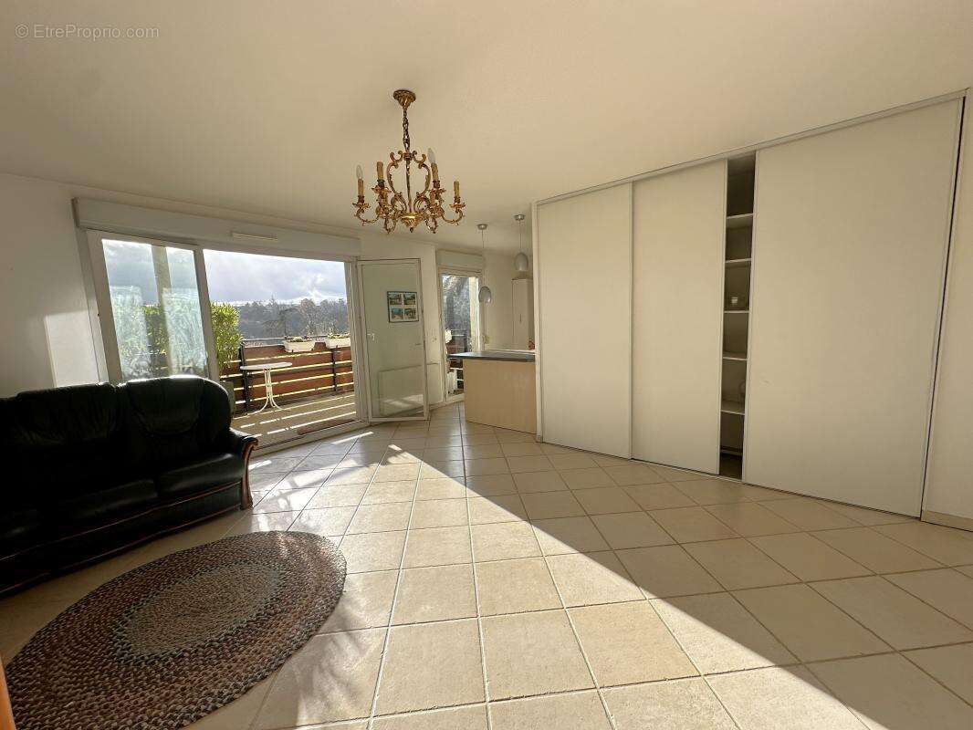 Appartement à L'ARBRESLE