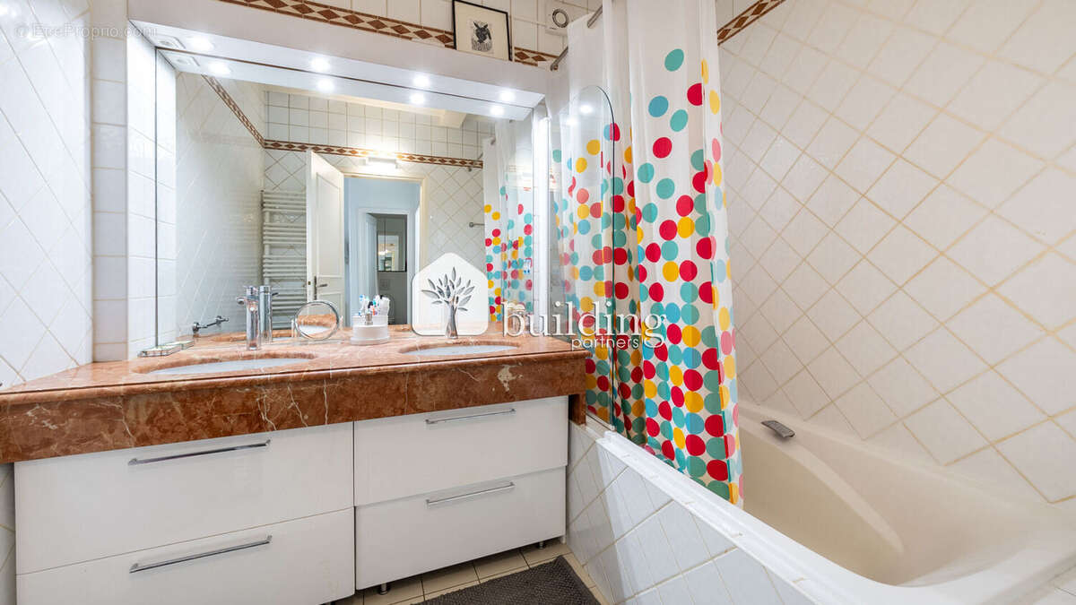 Appartement à NEUILLY-SUR-SEINE