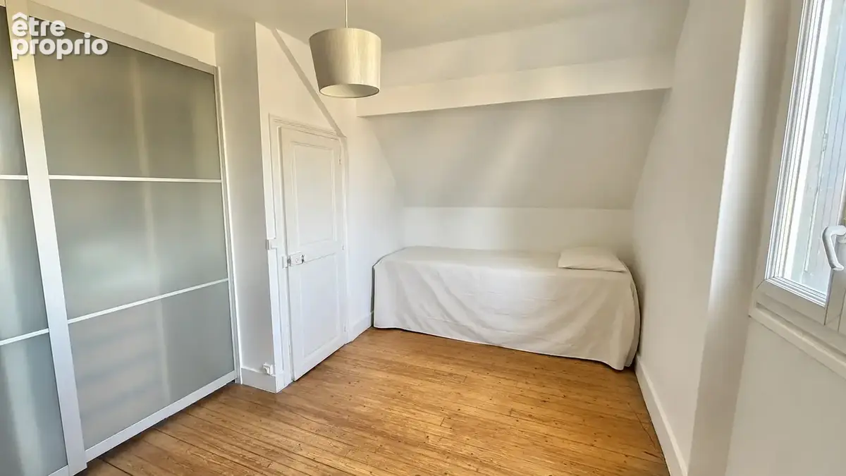 Belle meulière de caractère avec 4 chambres et un jardin. - photo 13