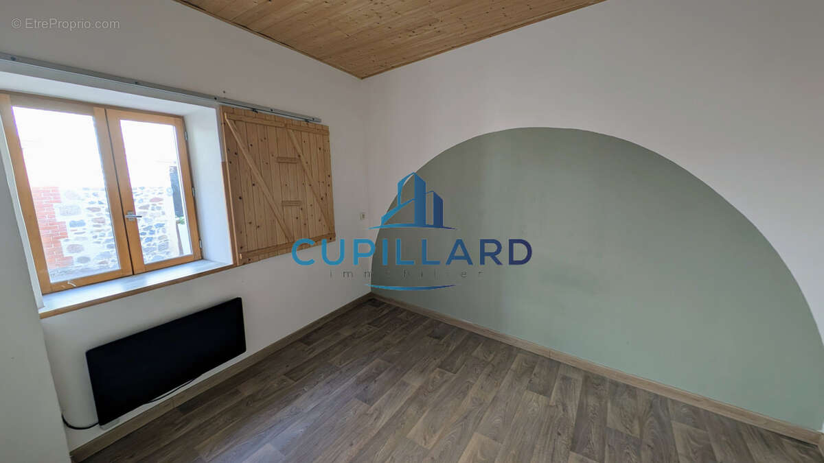 Villerest bourg, maison atypique en parfait état - photo 8
