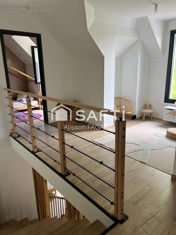 Maison 118 m² à Villeneuve-Saint-Germain  - photo 8