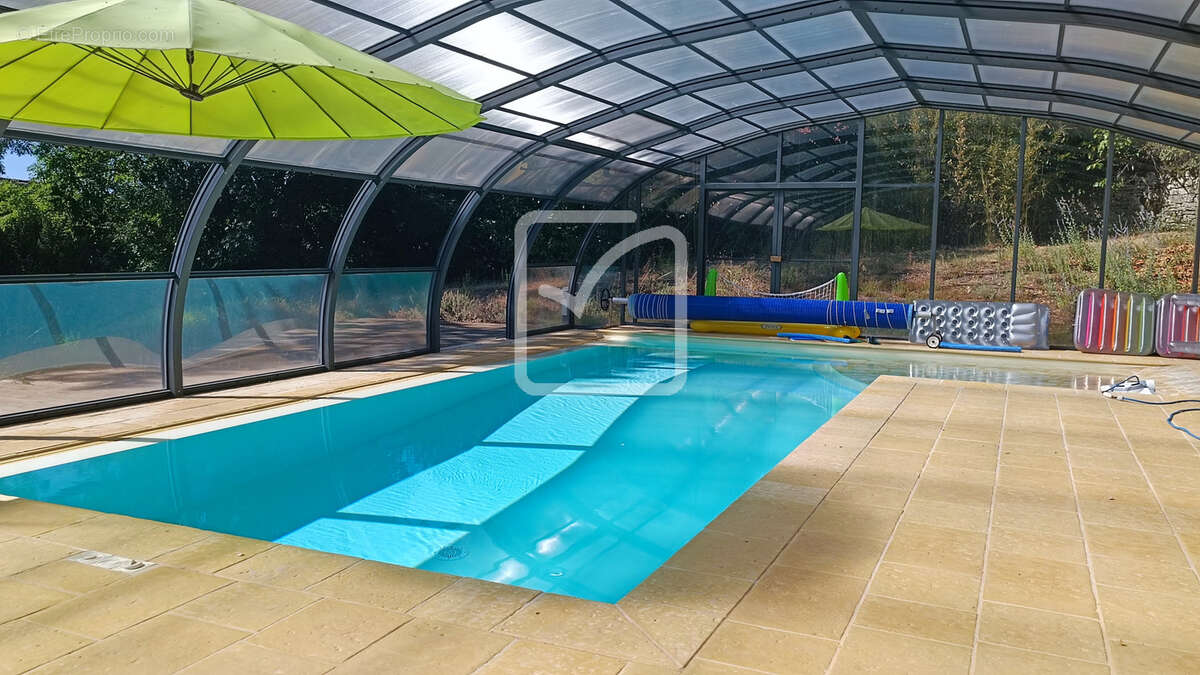 Demeure de caractère avec piscine et dépendances - photo 23