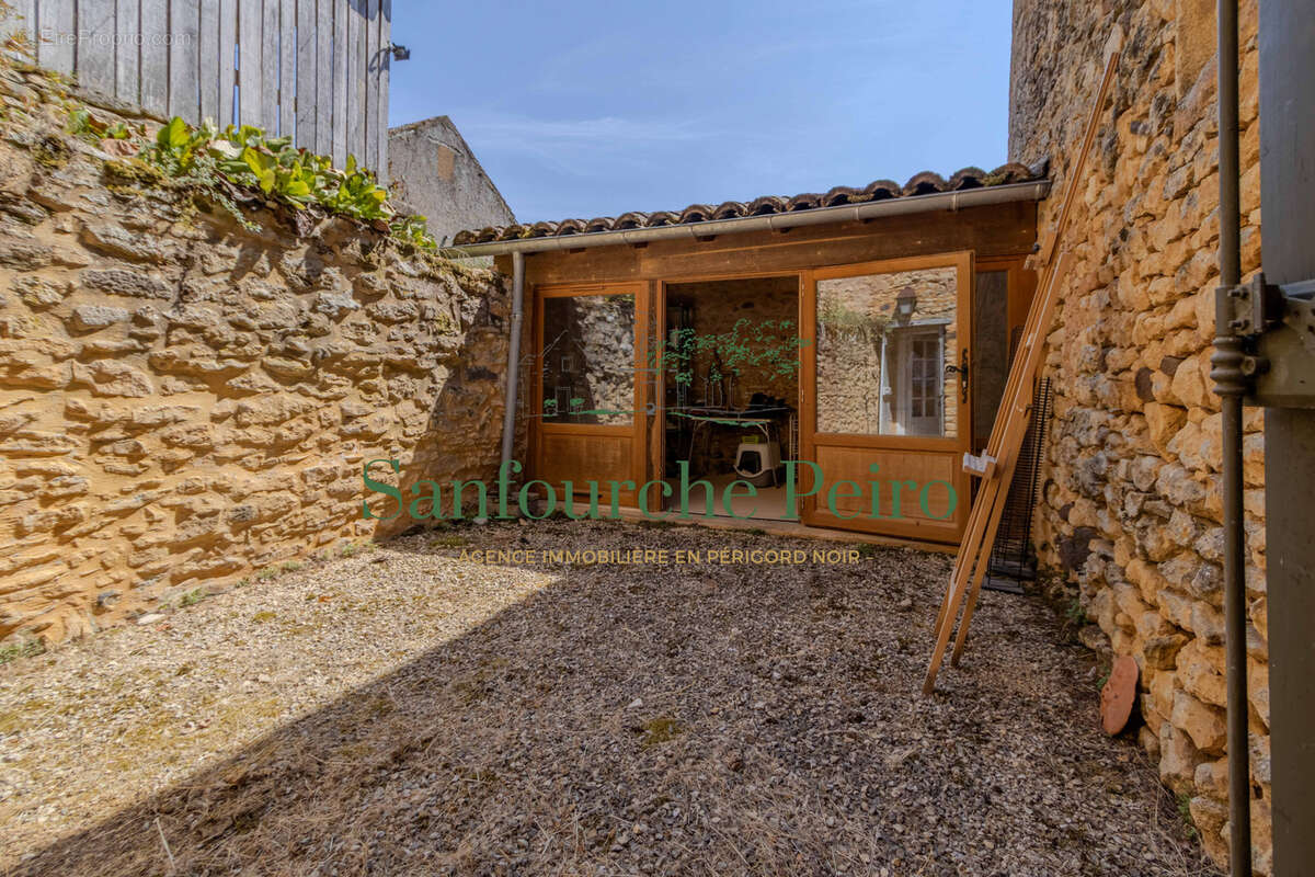 A 25 km à l'ouest de Sarlat et 7 km de St Cyprien - photo 12
