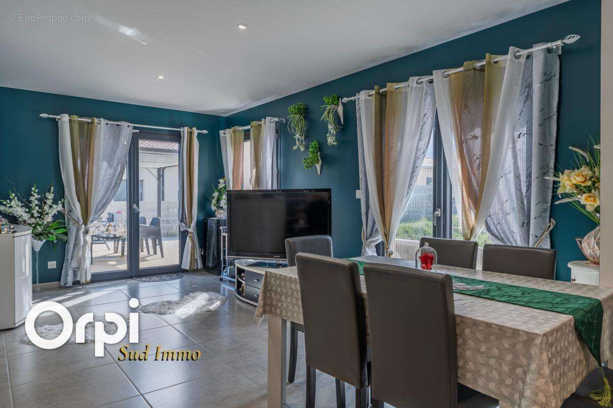 Maison à ALBA-LA-ROMAINE