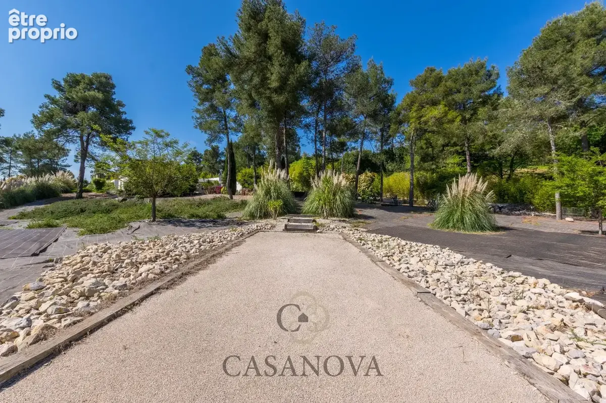 "Un chef d'uvre de verre et de perspectives érigé sur un parc de 5750m² entouré de verdure". - photo 17