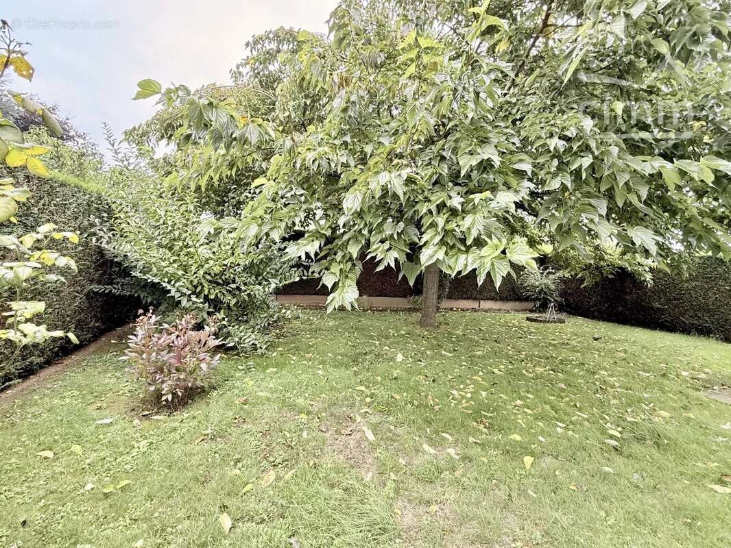 Maison à LA CHAUSSEE-SAINT-VICTOR