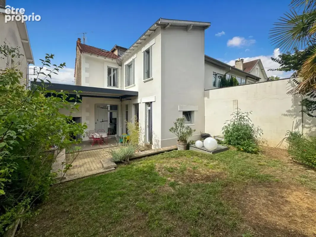 Périgueux centre – Maison de charme rénovée avec garage et jardin - photo 18
