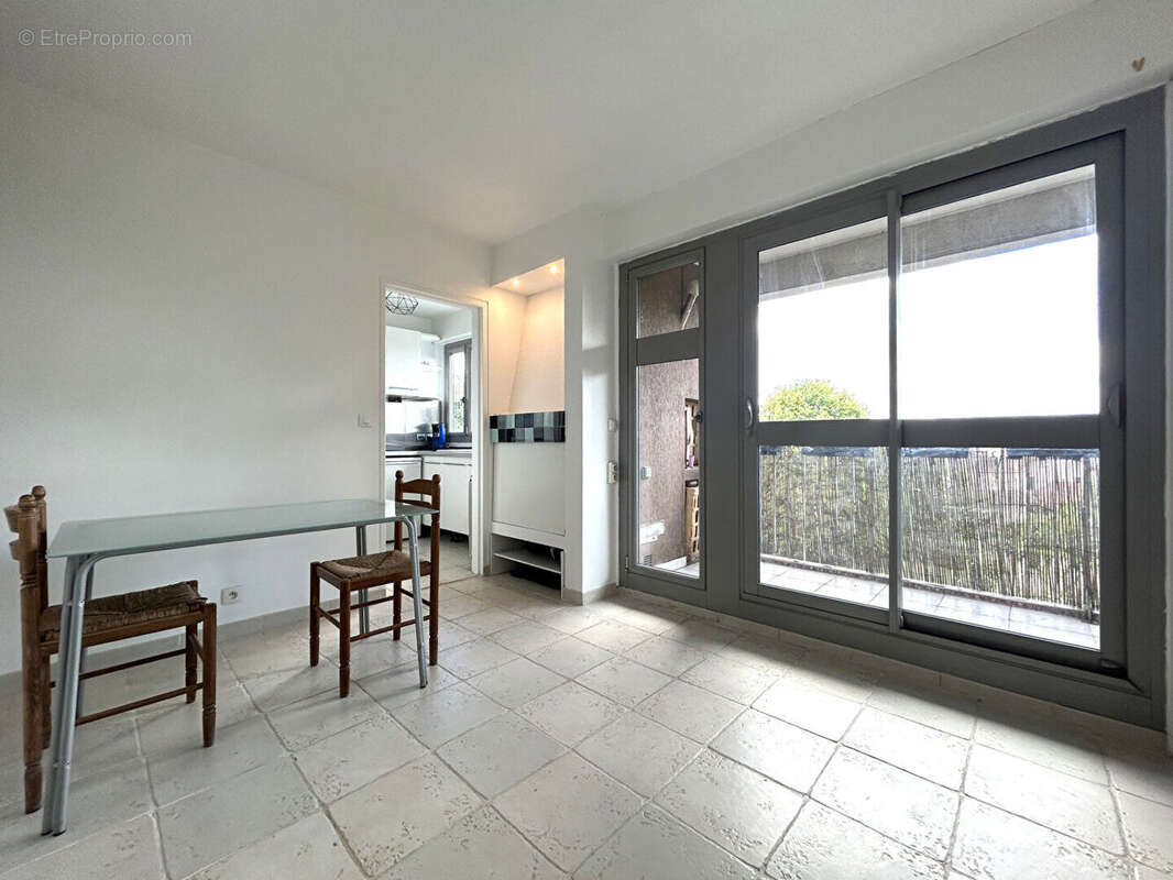 Appartement à FRESNES