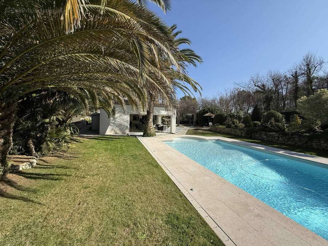 Maison à ROQUEFORT-LES-PINS