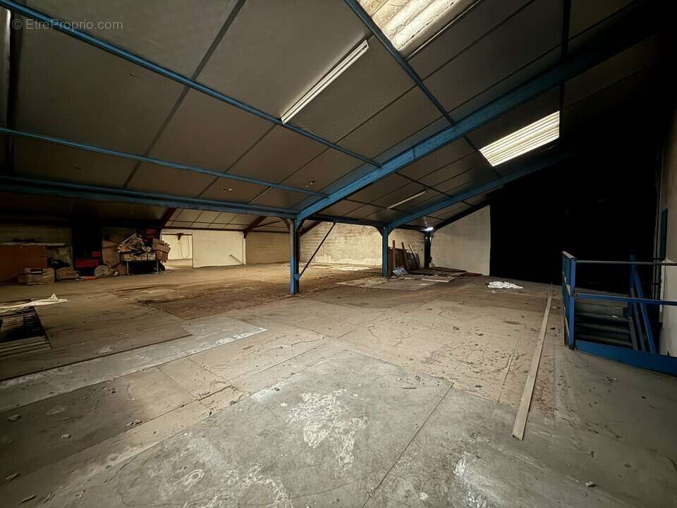 Autre à LA COURNEUVE