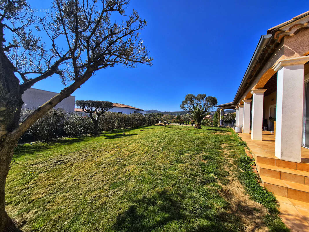 Maison à SAINT-JULIEN-LES-ROSIERS