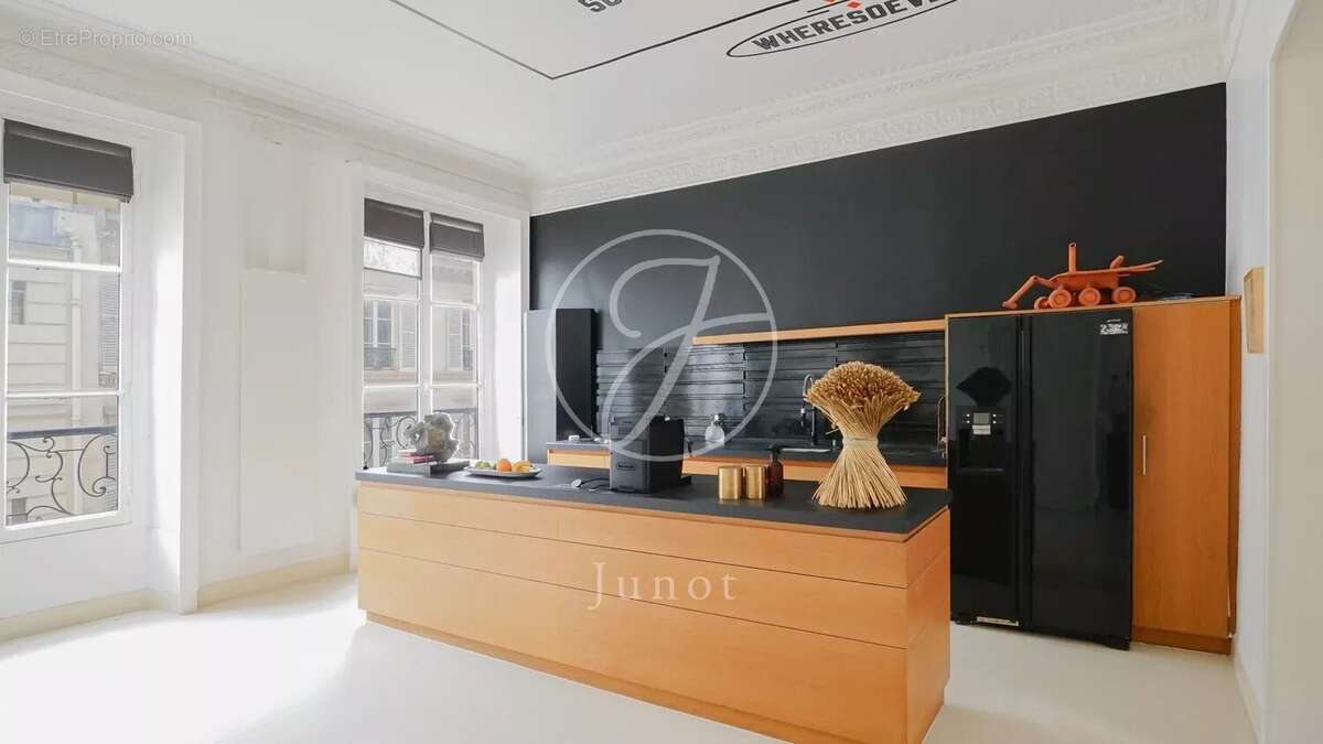 Appartement à PARIS-1E