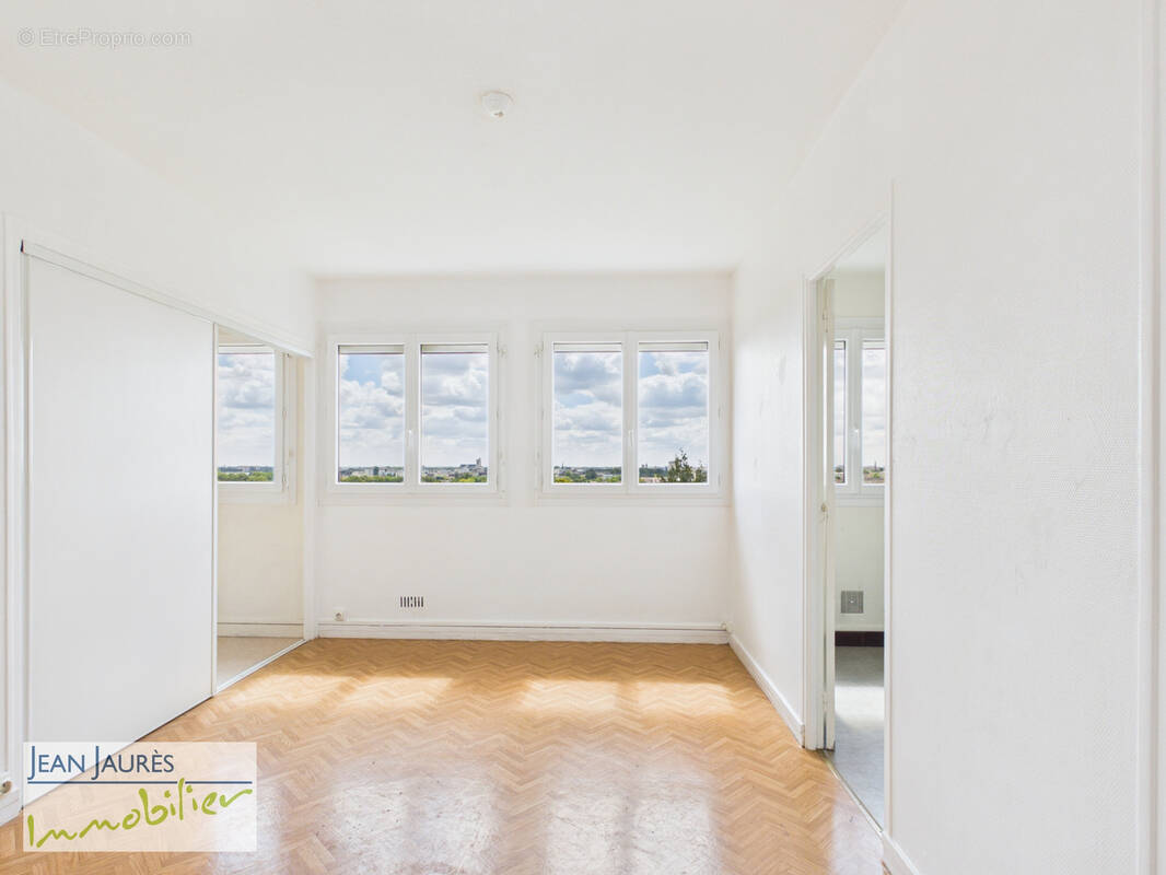 Appartement à LA CHAPELLE-SAINT-LUC