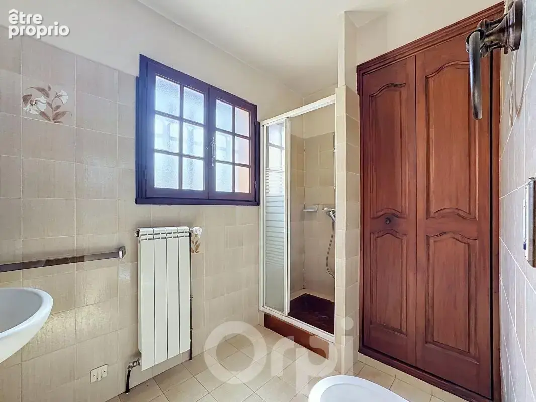 Maison individuelle à fort potentiel sur la commune de Roquebrune Sur Argens dans le Var  – Volume, jardin & projet à façonner ! - photo 8