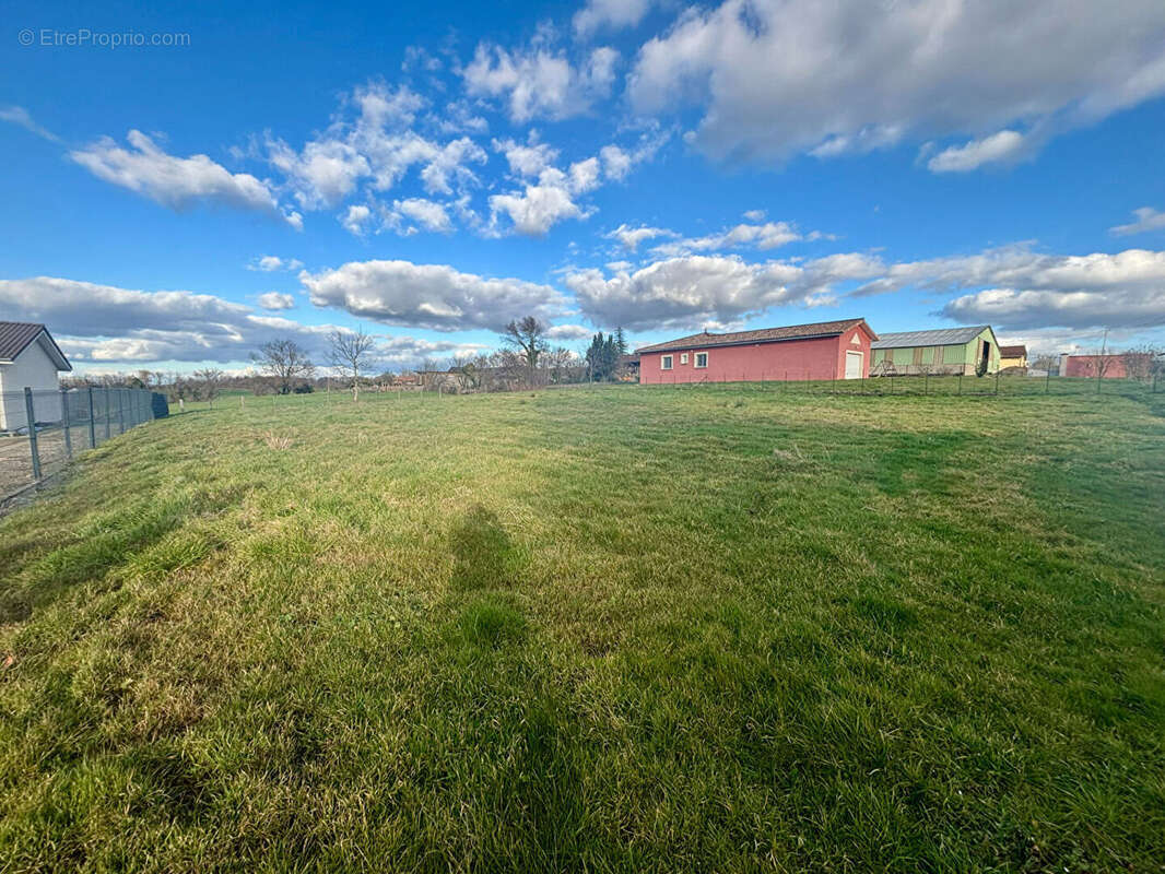 Terrain à PONT-DE-VAUX