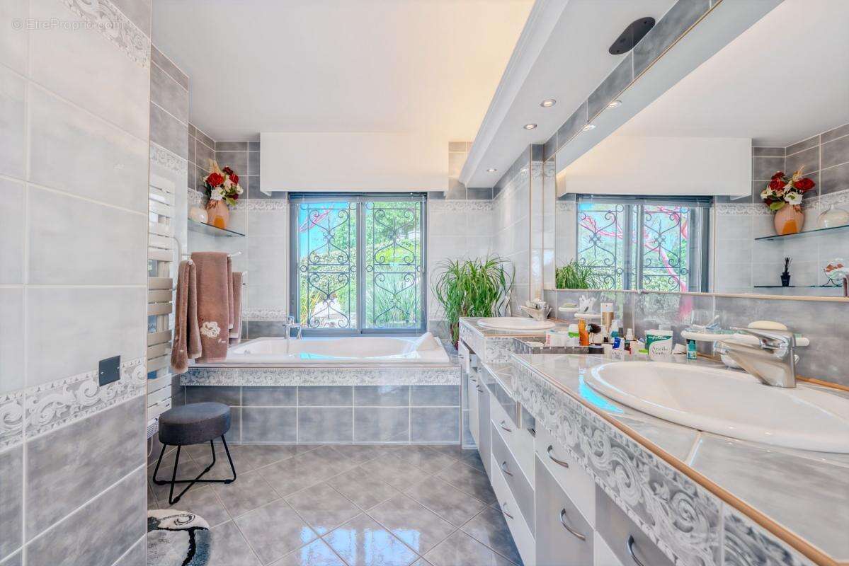 Maison à SAINT-RAPHAEL