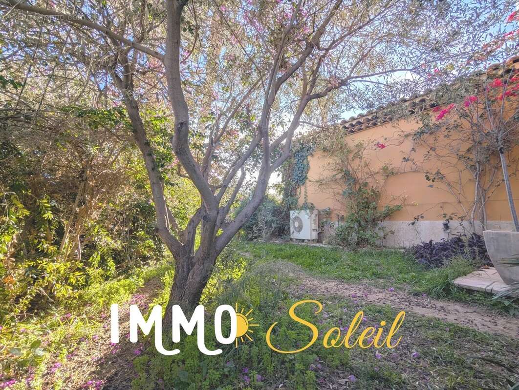 Maison à SAINT-CYR-SUR-MER