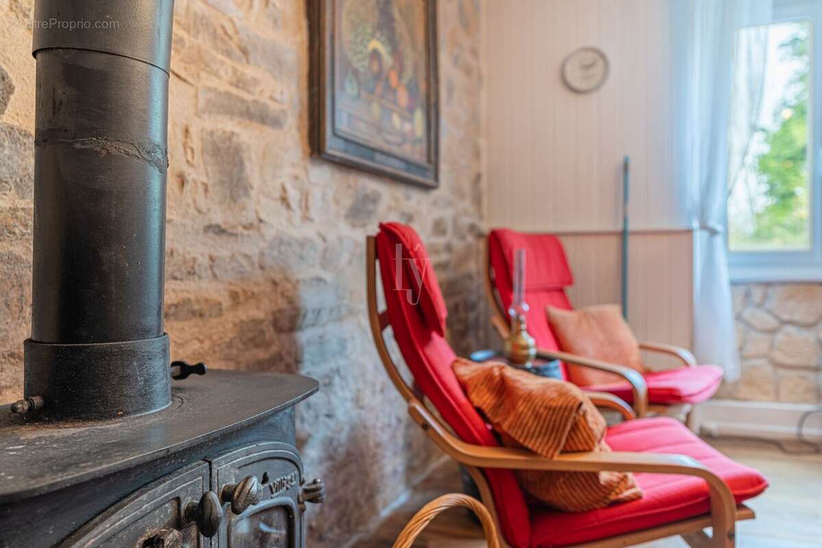 Maison à COUSSAC-BONNEVAL