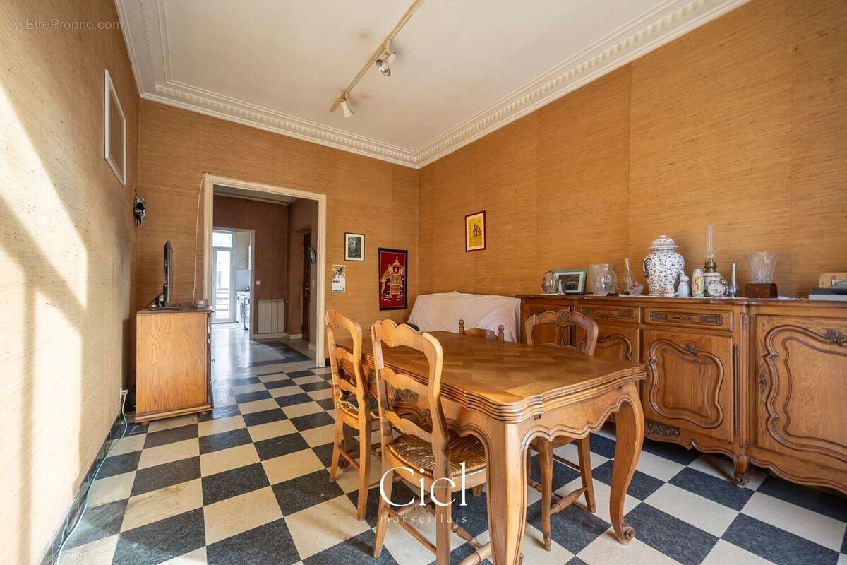 Appartement à MARSEILLE-3E