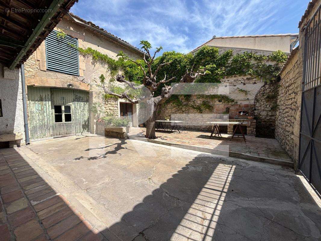 Maison à SAINT-GILLES