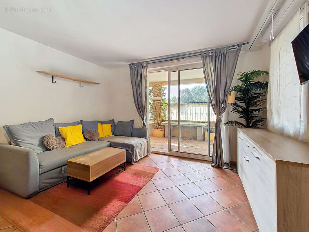 Appartement à LA CROIX-VALMER