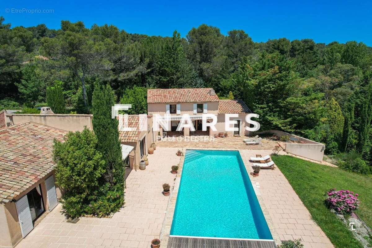 LA BELLE - Propriété de 457m2 - Vue Sainte-Victoire - Piscine et Dépendance - Saint-Marc de Jaumegarde - photo 18