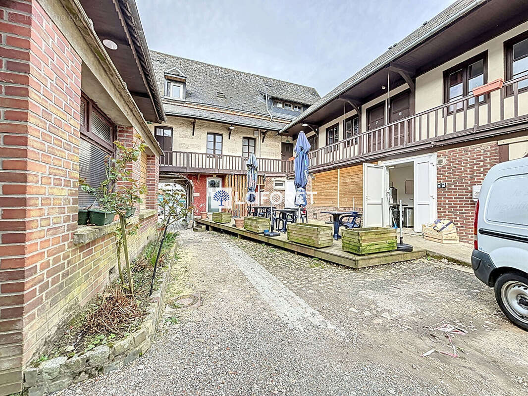 Commerce à FAUVILLE-EN-CAUX