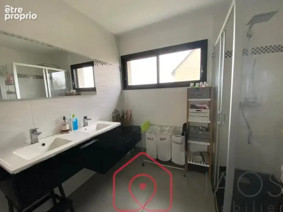 Jérôme Beuzet vous propose de découvrir cette belle villa contemporaine située à Pontivy dans un cadre privilégié - photo 13