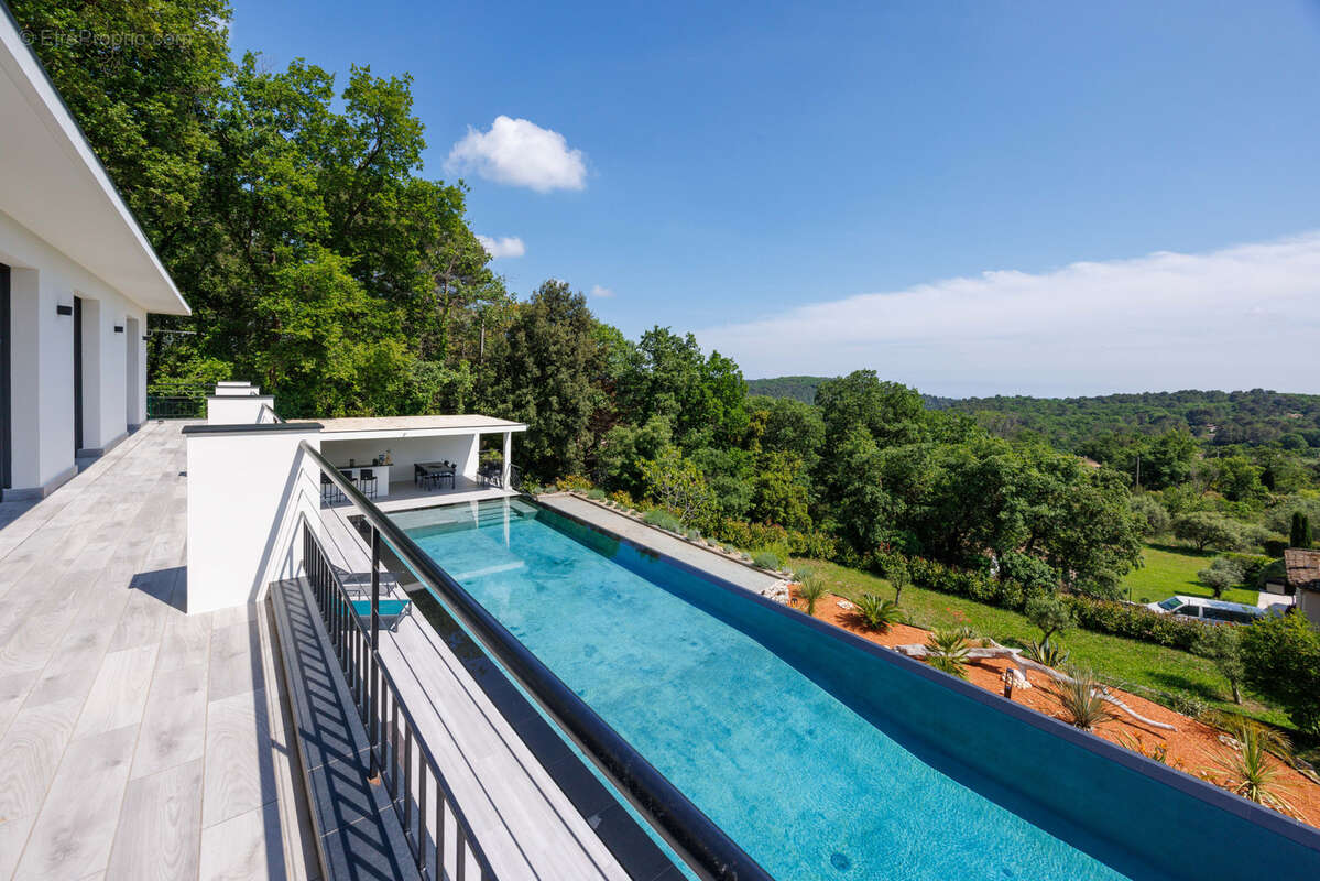 Maison à TOURRETTES-SUR-LOUP