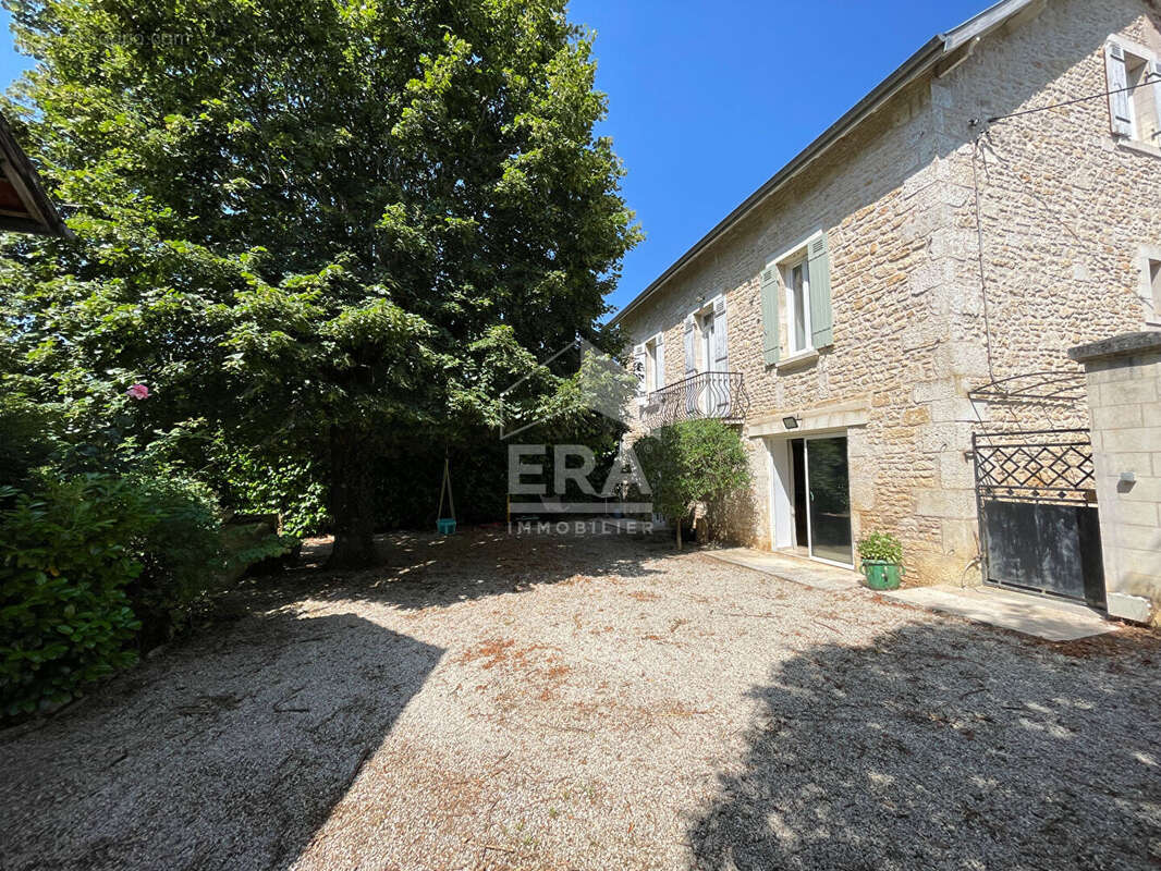 Maison à SAVIGNAC-LES-EGLISES
