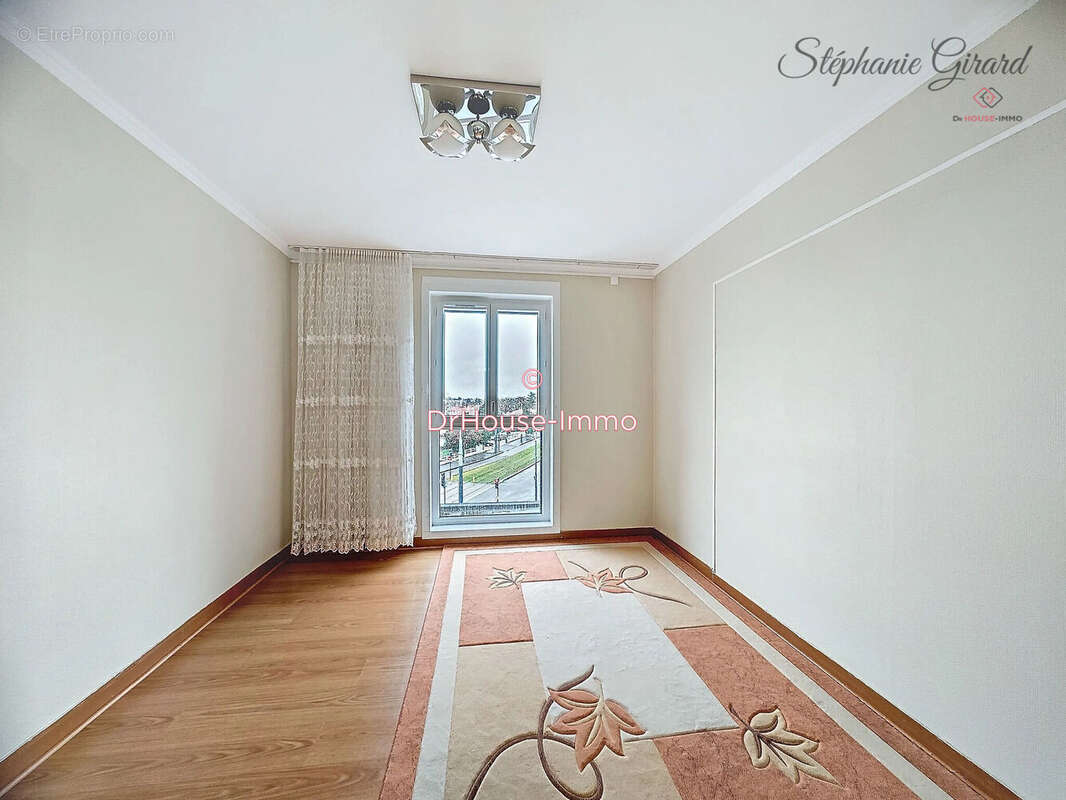 Appartement à SAINT-JEAN-DE-LA-RUELLE