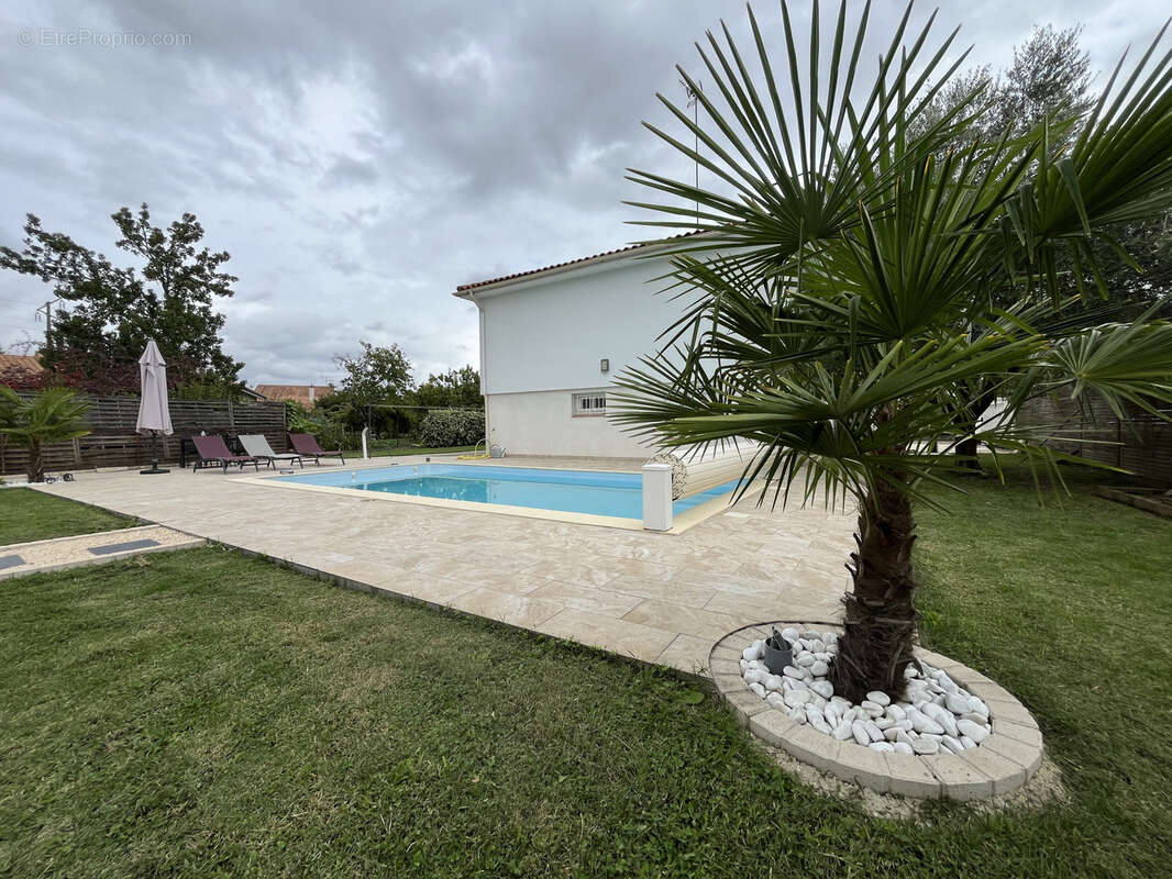 Maison familiale avec piscine et garage - photo 10
