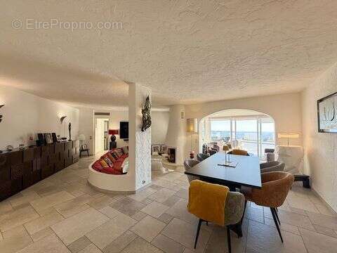 Maison à MANDELIEU-LA-NAPOULE