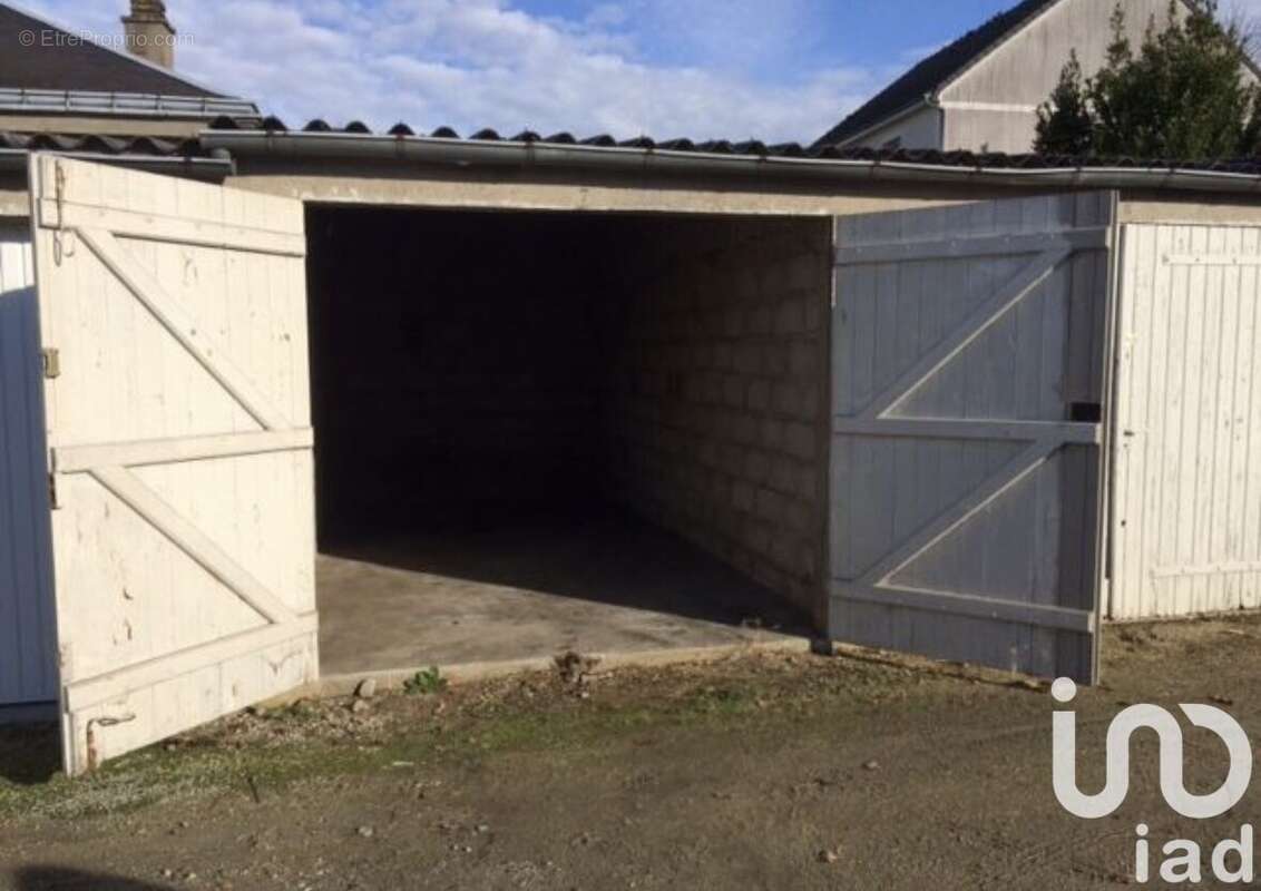 Photo 4 - Parking à VIERZON