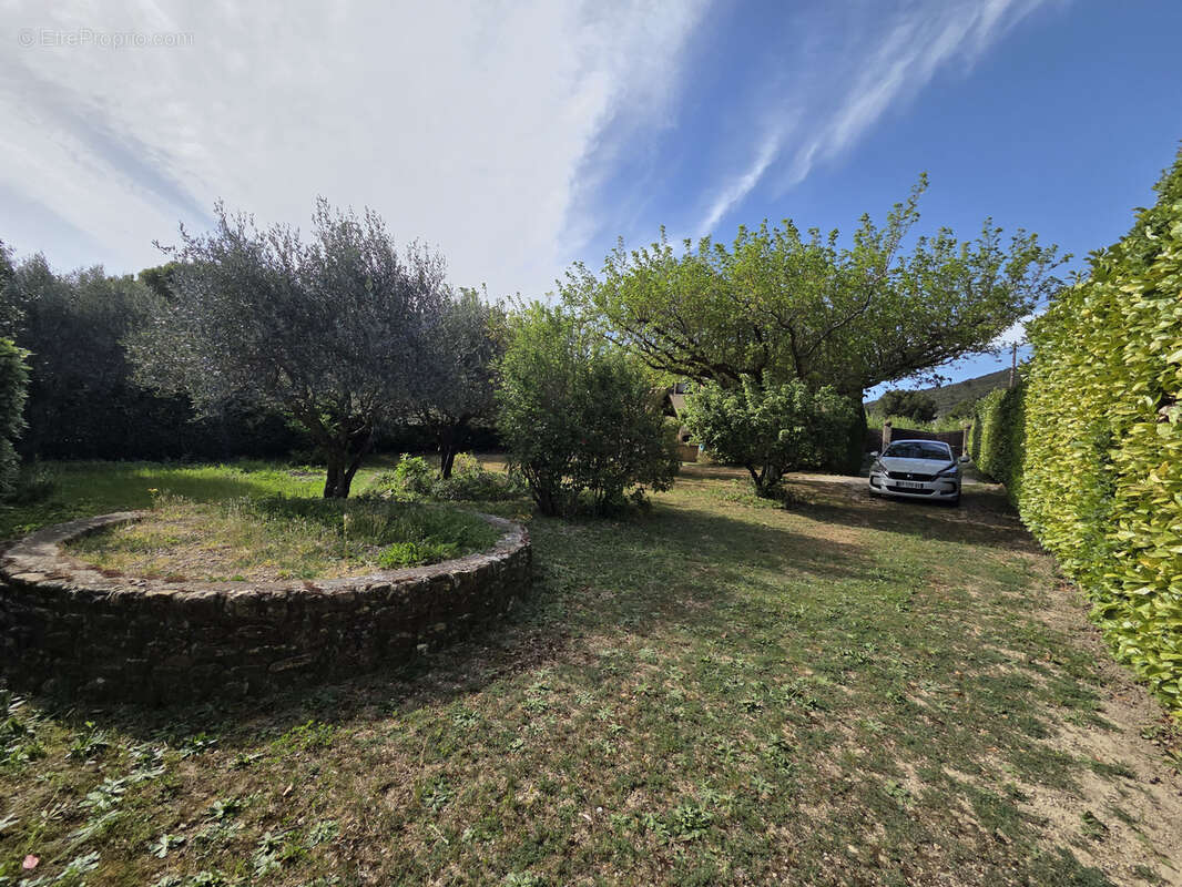 Maison à SAINT-PANTALEON-LES-VIGNES