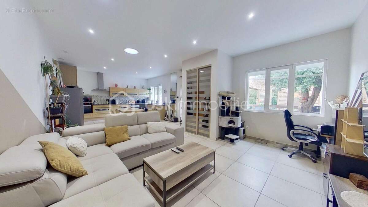 À VENDRE – Maison contemporaine de plain-pied avec panneaux photovoltaïques – Montélimar - photo 3