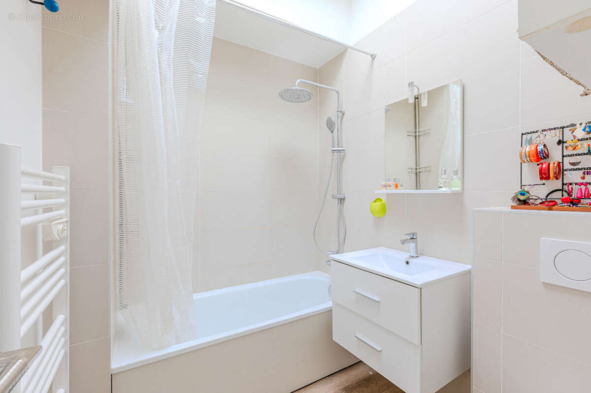 Appartement à PARIS-18E