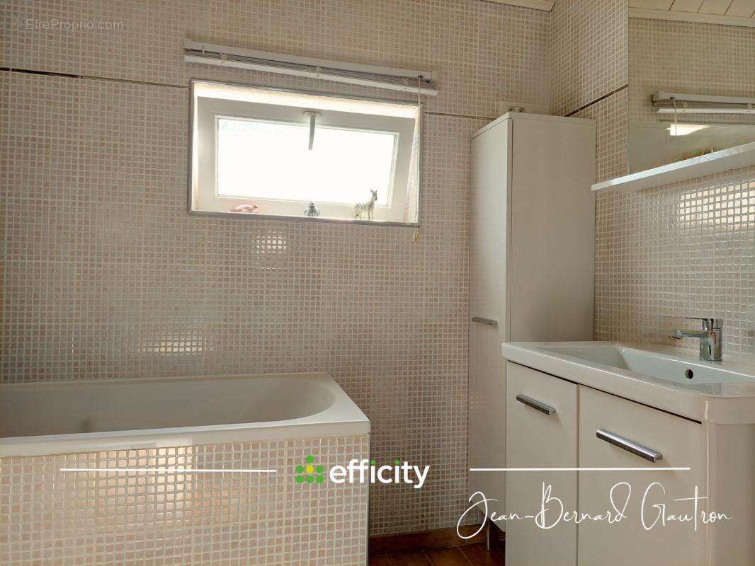 Maison à BELLE-ISLE-EN-TERRE