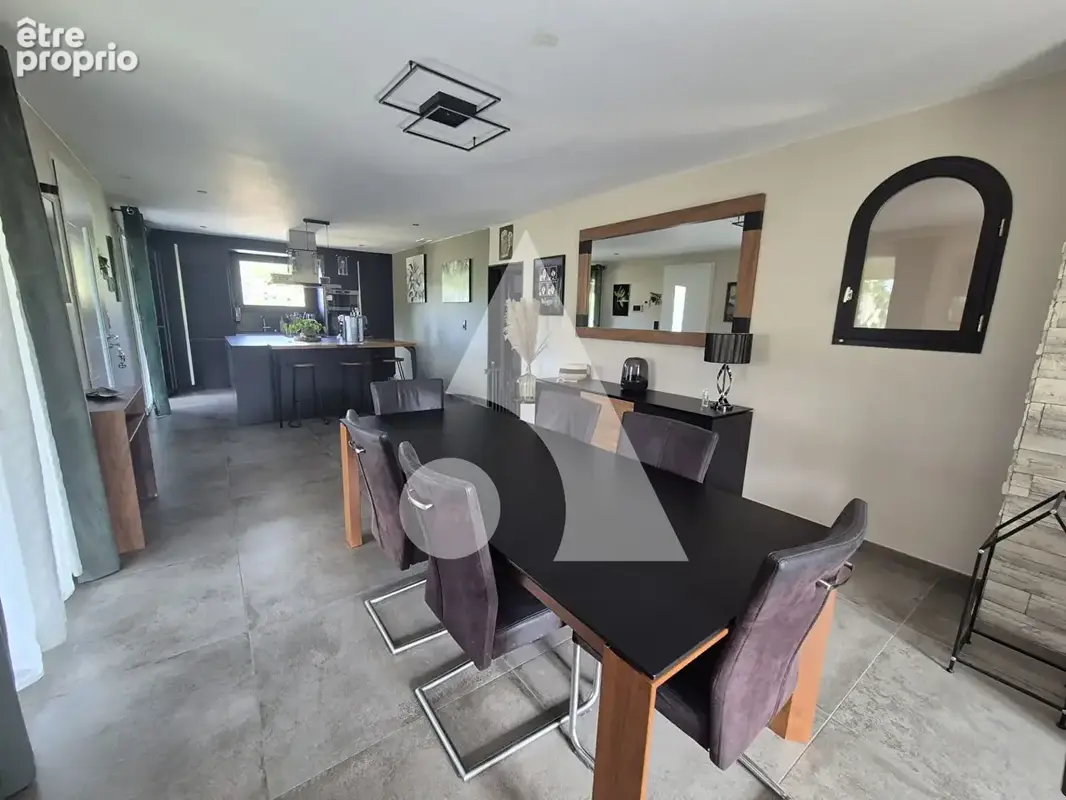 Maison rénovée 133 m² avec piscine, grand garage et fort potentiel à Vesseaux (Ardèche) - photo 6