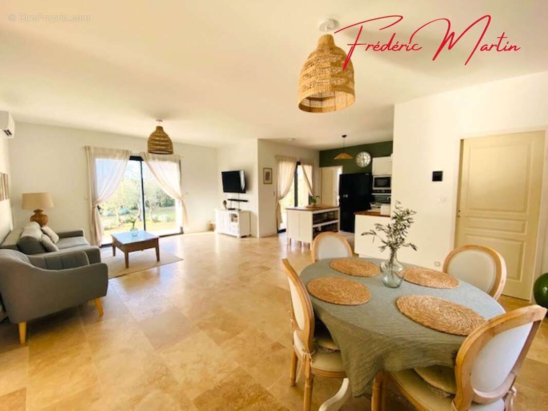 Maison à SANILHAC-SAGRIES