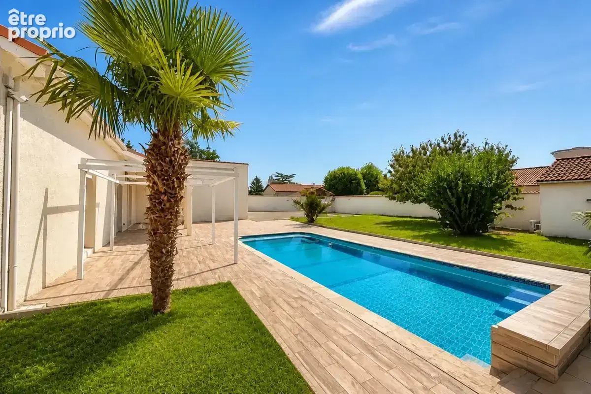 Maison de 6 pièces de 130 m² à Lapeyrouse-Mornay - photo 3