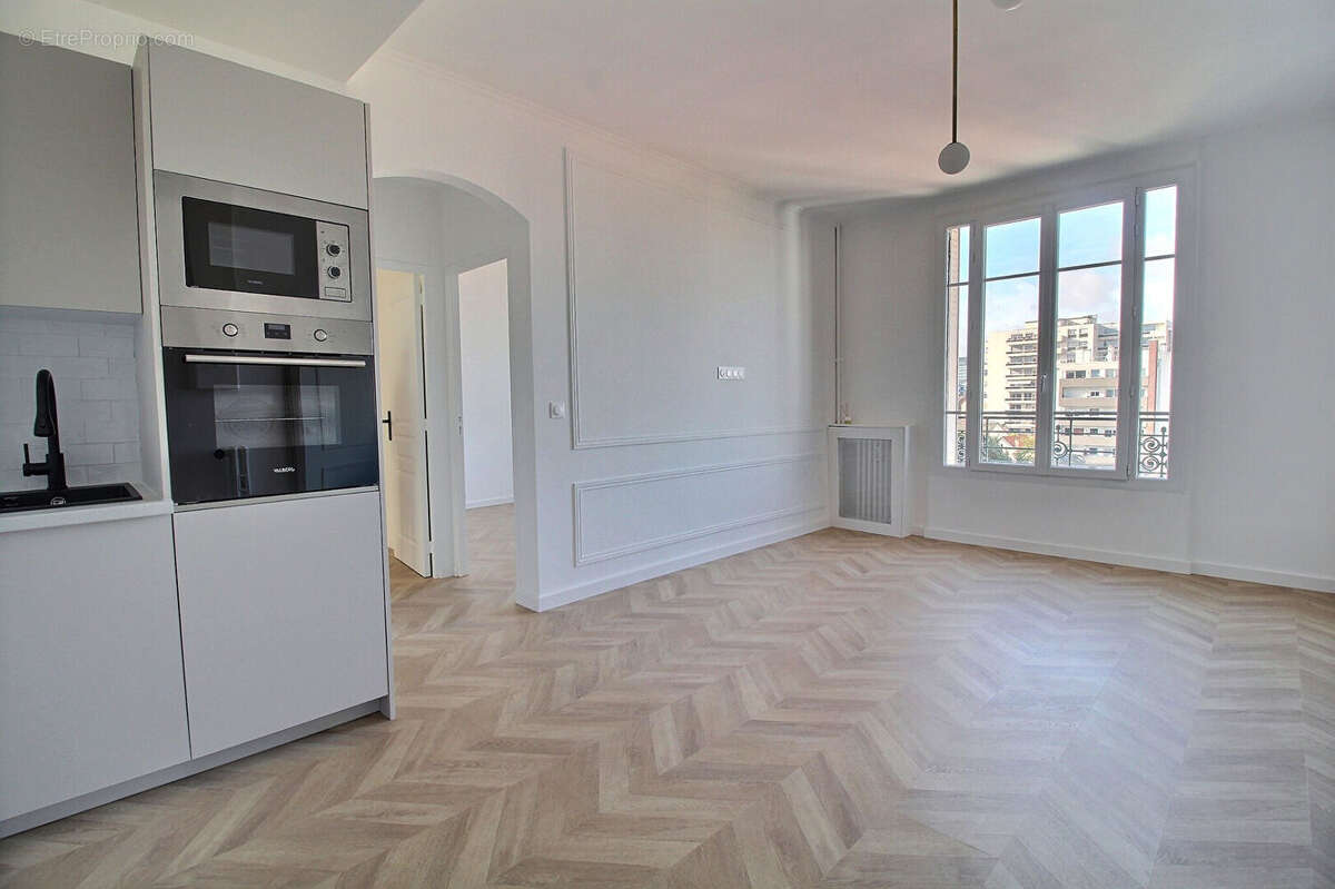 Appartement à COURBEVOIE