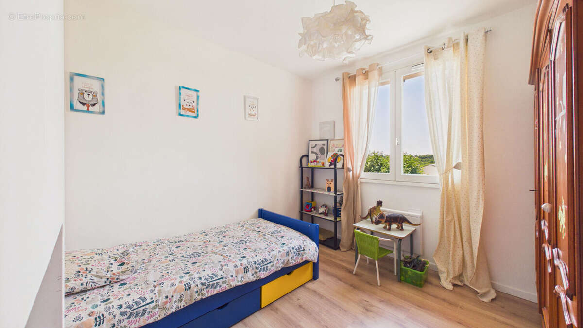 Maison mitoyenne T6, 4 chambres - Costes Rouges - photo 14