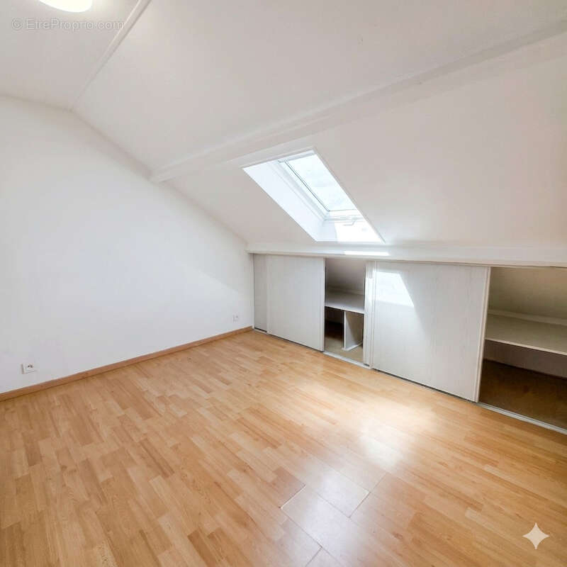 Maison à LE MESNIL-SAINT-DENIS