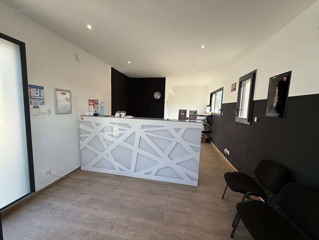 Commerce à LIVRON-SUR-DROME