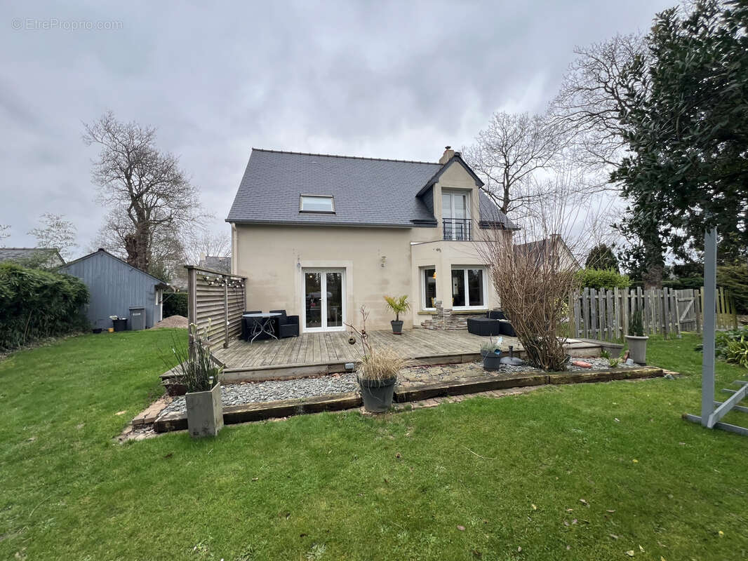 Maison à LANGROLAY-SUR-RANCE