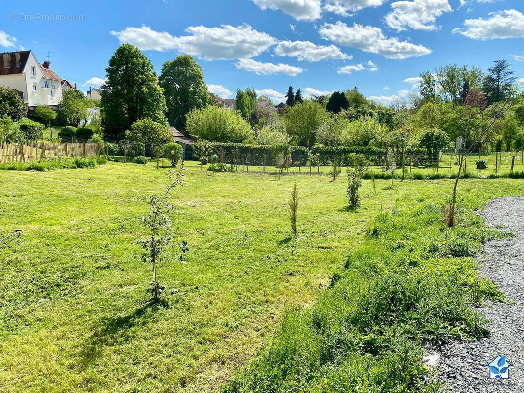 Terrain à BELLERIVE-SUR-ALLIER