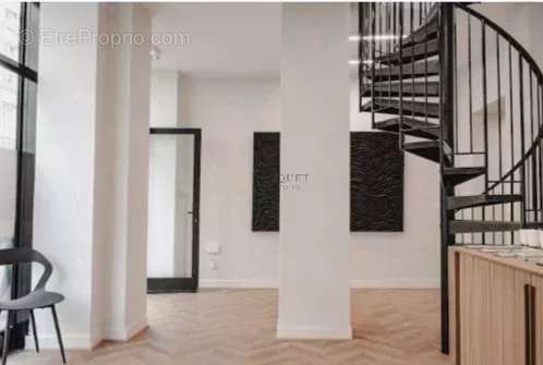 Commerce à PARIS-11E