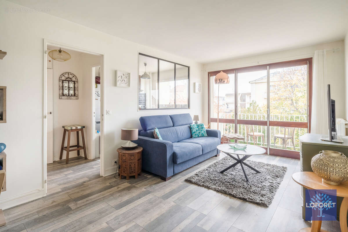 Appartement à LES PAVILLONS-SOUS-BOIS