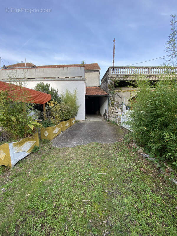 Commerce à LOURES-BAROUSSE